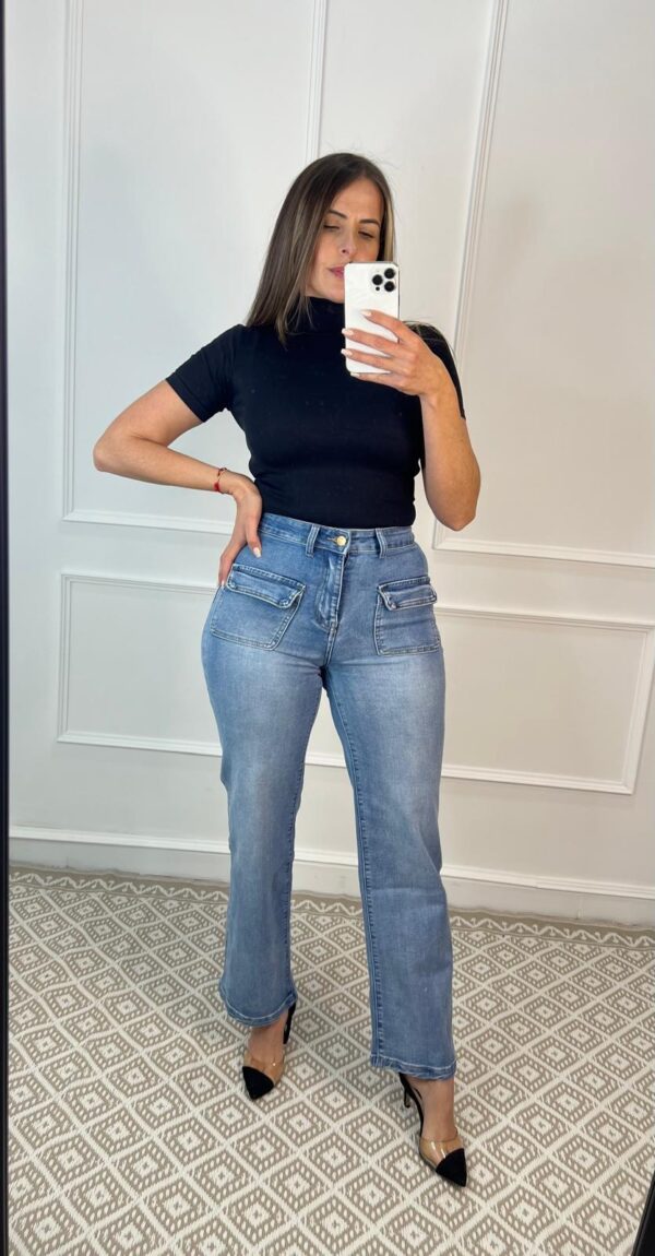 PANTALON VAQUERO DE LICRA, TALLE SUPER ALTO, EFECTO PUSH-UP