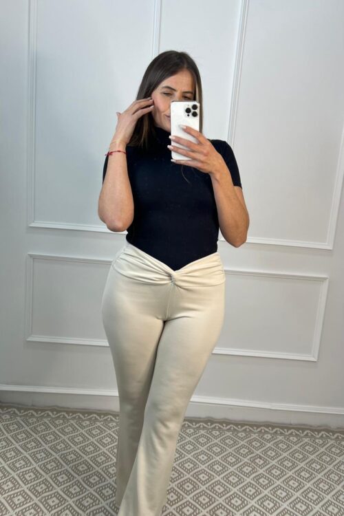 PANTALON NUDO ACAMPANADO DE TALLE ALTO